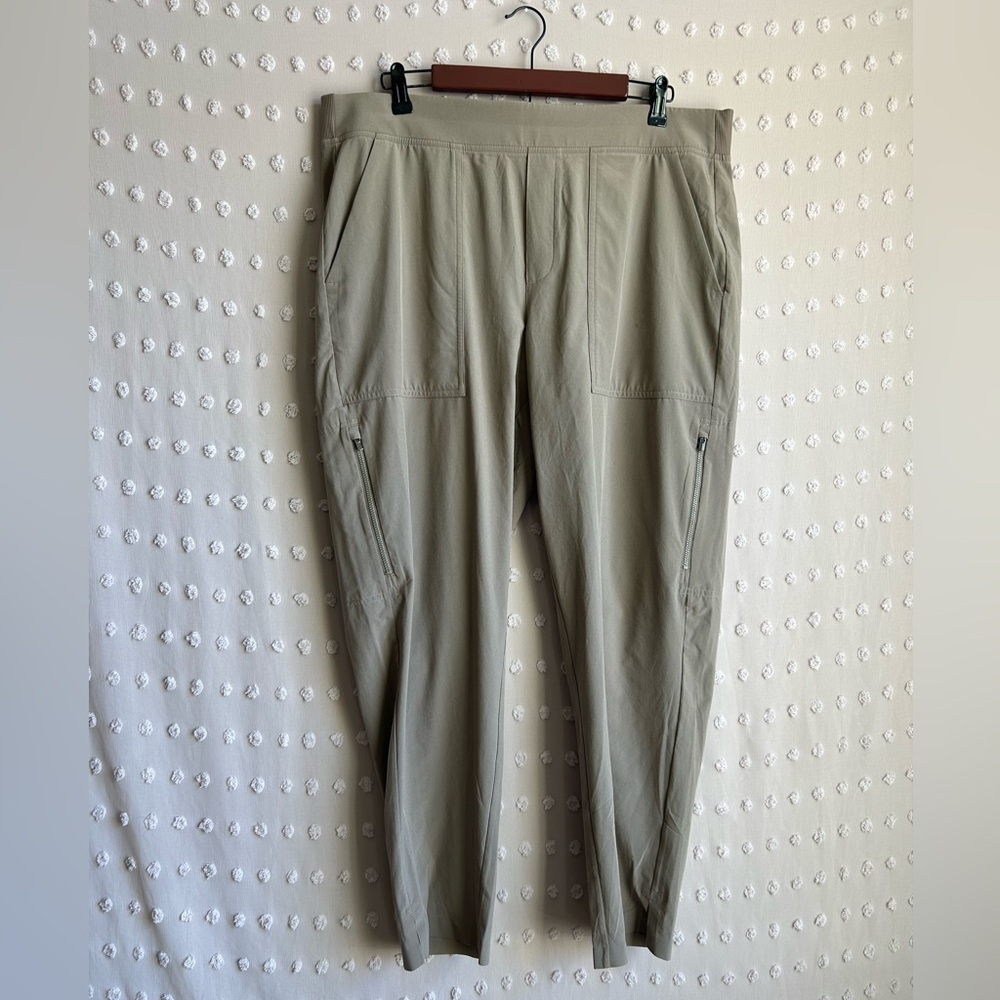 Athleta Brooklyn Mid Rise Ankle Utility Pant‎ Sz 16 Tan